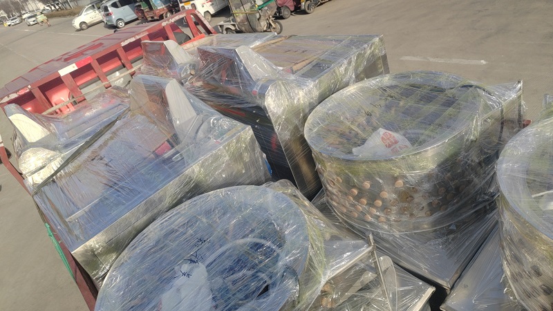 衡南3月11日，四套小型自动脱毛机专车发货陕西。